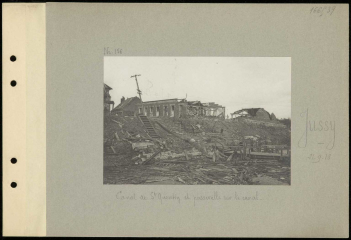 Jussy. Canal de Saint-Quentin et passerelle sur le canal