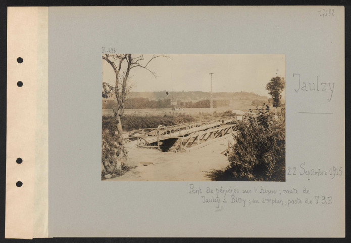 Jaulzy. Pont de péniches sur l'Aisne ; route de Jaulzy à Bitry ; au deuxième plan, poste de TSF