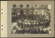 Vouziers. Place Carnot. Concert donné par la musique municipale devant l'hôtel de ville du 14 juillet 1914