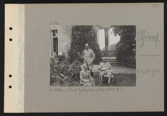 Offémont. Au château ; colonel Naulin, commandant la 303e BI