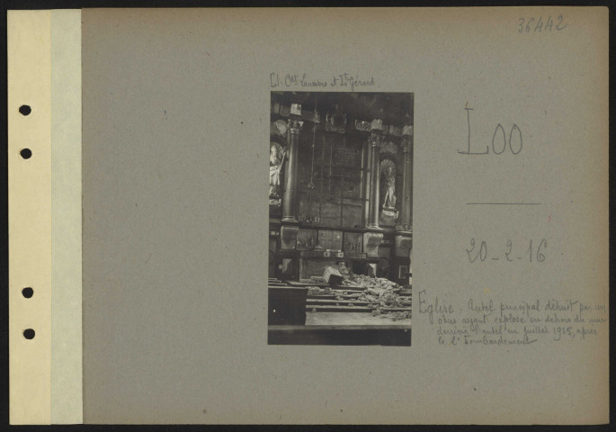 Loo. Église. Autel principal détruit par un obus ayant explosé en dehors du mur derrière l'autel en juillet 1915, après le 2e bombardement