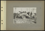 S.l. Sur le front belge. Poste d'aérostiers belges. Treuil-automobile (à double tambours, construction Delahaye) pour ballon d'observation de la première section d'aérostiers belges