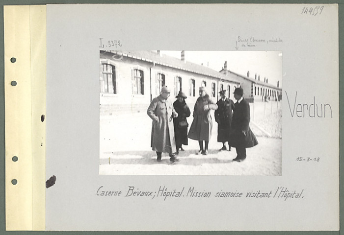 Verdun. Caserne Bevaux ; hôpital. Mission siamoise visitant l'hôpital