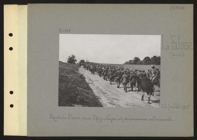 La Faloise (près). Route de Flers-sur-Noye ; convoi de prisonniers allemands