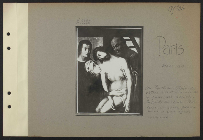 Paris. Au Panthéon. Dépôt des objets d'art évacués de la zone des armées. Descente de croix. Peinture sur toile, provenant d'une église inconnue