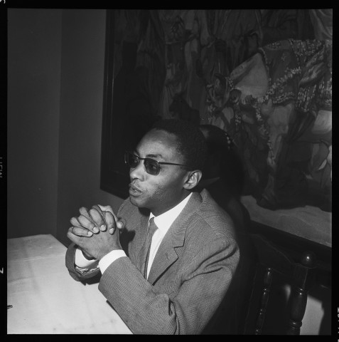 Portraits divers et reportage sur une école où écrivent et travaillent des enfants et des adultes