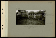 Rexpoëde. Groupe de prisonniers allemands amenés au quartier général de la 1ère armée