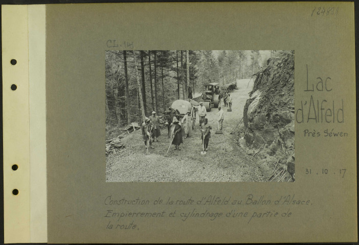 Lac d'Alfeld (Près Sewen). Construction de la route d'Alfeld au Ballon d'Alsace. Empierrement de la route d'Alfeld au Ballon d'Alsace. Empierrement et cylindrage d'une partie de la route