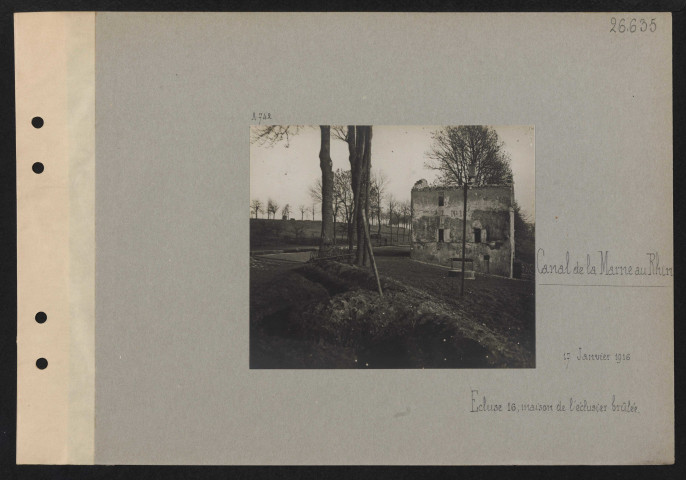 Canal de la Marne au Rhin. Écluse 16 ; maison de l'éclusier brûlée