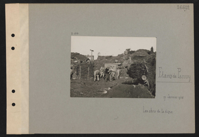 Étang de Parroy. Les abris de la digue