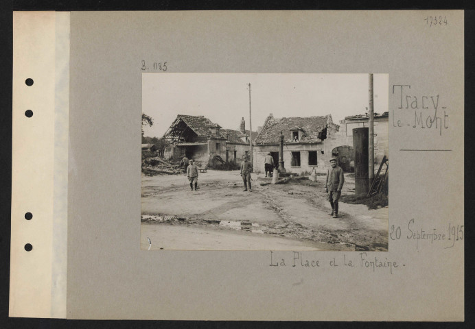 Tracy-le-Mont. La place et la fontaine