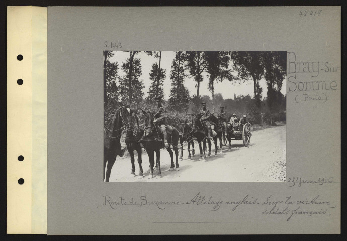 Bray-sur-Somme (près). Route de Suzanne. Attelage anglais. Sur la voiture, soldats français