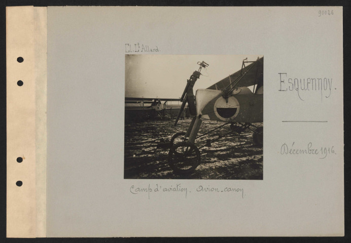Esquennoy. Camp d'aviation. Avion-canon