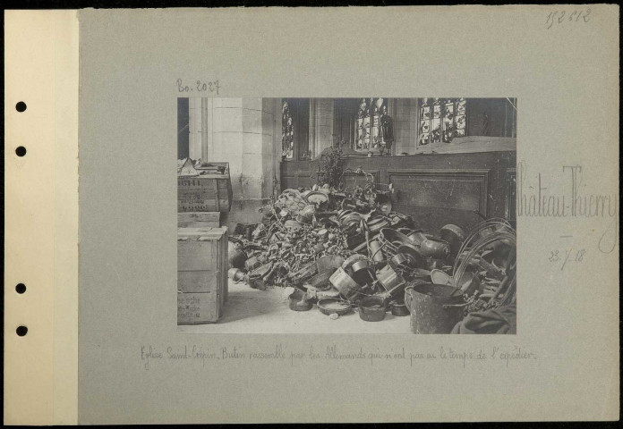 Château-Thierry. Église Saint-Crépin. Butin rassemblé par les Allemands qui n'ont pas eu le temps de l'expédier