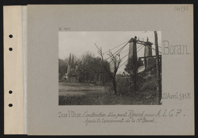 Boran. Sur l'Oise : construction d'un pont Pigeaud pour ALGP : après le lancement de la première travée