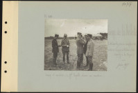 Camp de la Noblette (est de Cuperly, près du carrefour des routes de Suippes à Châlons et de Cuperly à La Cheppe). Camp d'aviation. Le général Fayolle décore un aviateur