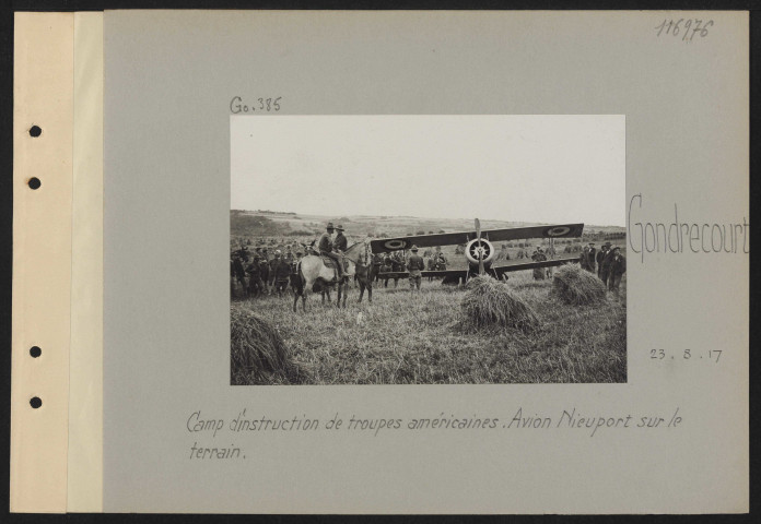 Gondrecourt. Camp d'instruction des troupes américaines. Avion Nieuport sur le terrain