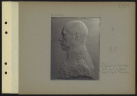 S.l. Lieutenant général de Coenninck. Buste par le sculpteur sergent Eugène de Bremaecker