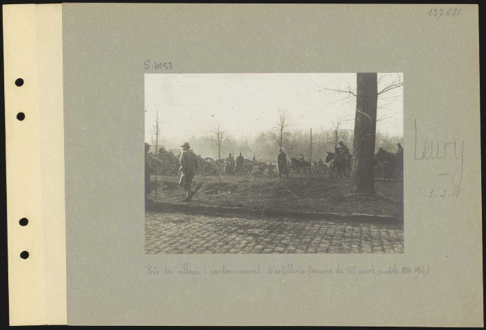 Leury. Près du village : cantonnement d'artillerie (canons de 155 court, modèle 1881-1912)