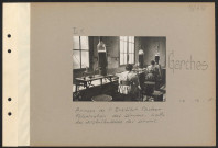 Garches. Annexe de l'Institut Pasteur. Fabrication des sérums. Salle des distributeurs des sérums