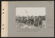 Candor (près). Remise de décoration par le général Pétain : le drapeau du 8e régiment de marche de tirailleurs