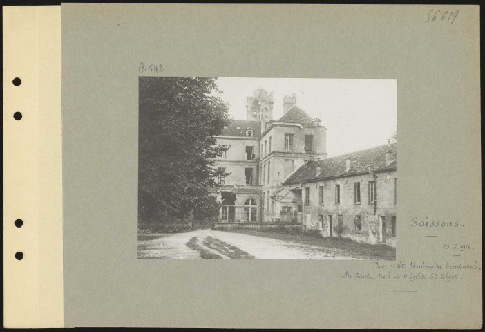 Soissons. Le Petit Séminaire bombardé. Au fond, tour de l'église Saint-Léger