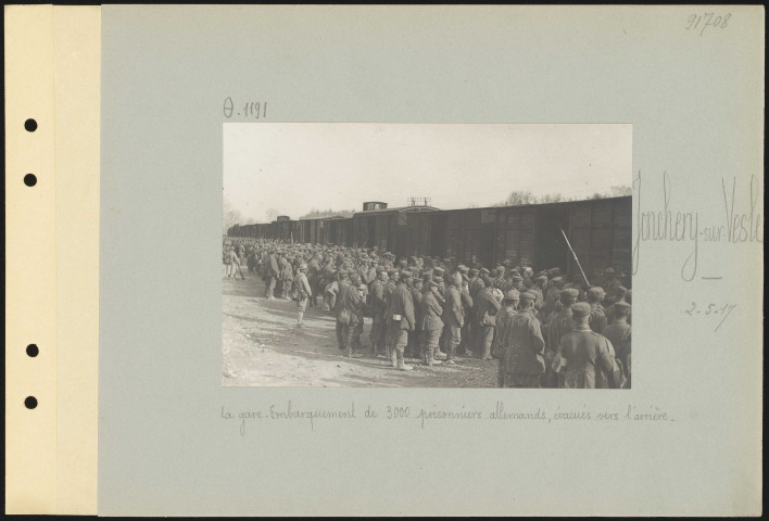 Jonchery-sur-Vesle. La gare. Embarquement de 3000 prisonniers allemands, évacués vers l'arrière