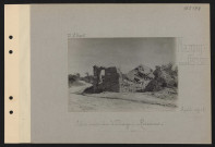 Margny-aux-Cerises. Un coin du village : ruines