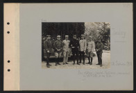 Jaulzy. Au château : général Guillemin, commandant la 121e DI, et son EM