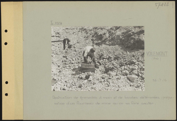 Voilemont (près). Destruction de grenades à main et de bombes détériorées : préparation d'un fourneau de mine qu'on va faire sauter