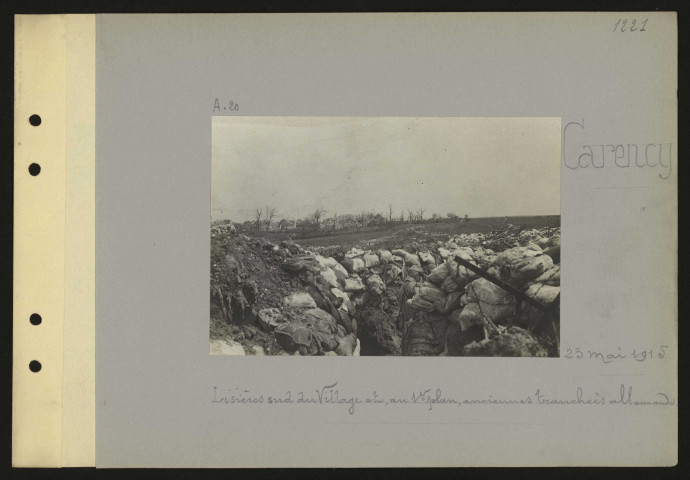 Carency. Lisières sud du village et, au premier plan, anciennes tranchées allemandes