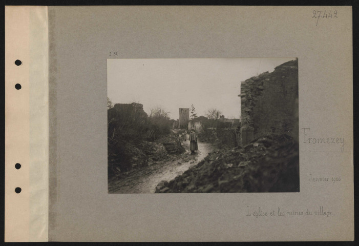 Fromezey. L'église et les ruines du village