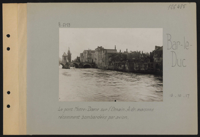 Bar-le-Duc. Le pont Notre-Dame sur l'Ornain. À droite, maisons récemment bombardées par avion
