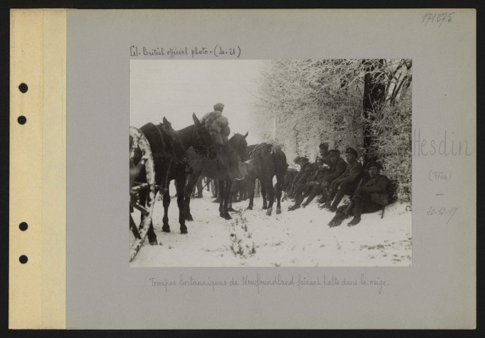 Hesdin (près). Troupes britanniques de Newfoundland faisant halte dans le neige