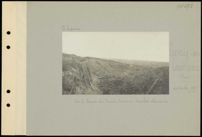 Cerny-en-Laonnois (près). Sur le Chemin des Dames. Ancienne tranchée allemande
