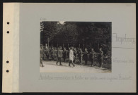 Ricquebourg. Au château : représentation du théâtre aux armées : arrivée du général Humbert