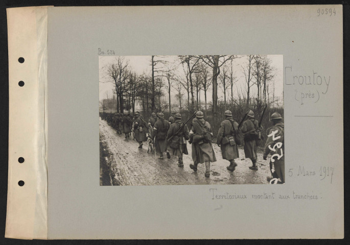 Croutoy (près). Territoriaux montant aux tranchées