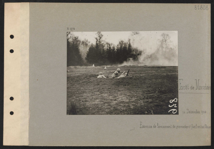 Forêt de Mondon. Exercice de lancement de grenades et fusil-mitrailleuse