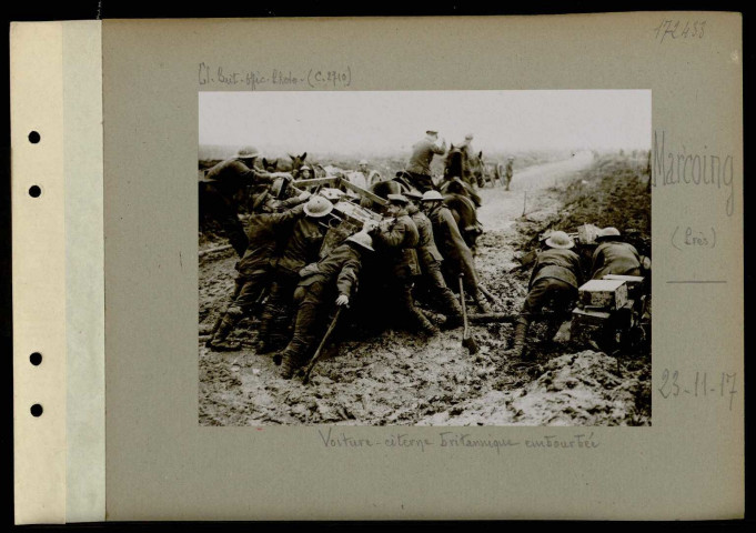 Marcoing (Près). Voiture-citerne britannique embourbée