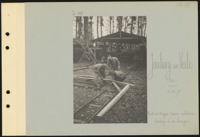 Jonchery-sur-Vesle (près). Route de Muizon. Scierie militaire. Montage d'un hangar