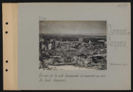 Clermont-en-Argonne. Un coin de la ville bombardée et incendiée en 1914. Au fond, Vauquois