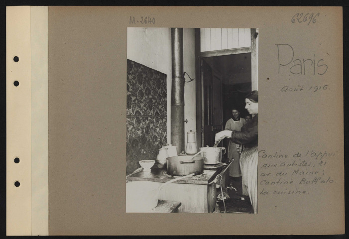 Paris. Cantine de l'appui aux artistes, 21 avenue du Maine ; cantine Buffalo. La cuisine