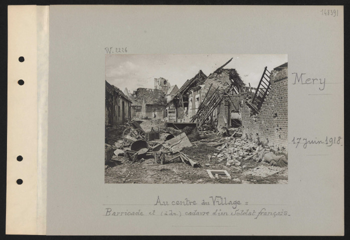 Méry. Au centre du village : barricade et (à droite) cadavre d'un soldat français