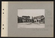 Tracy-le-Mont. La place et la fontaine