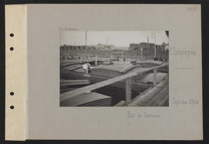 Compiègne. Pont de bateaux