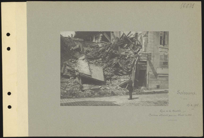 Soissons. Rue de la Buerie. Maison atteinte par un obus de 210