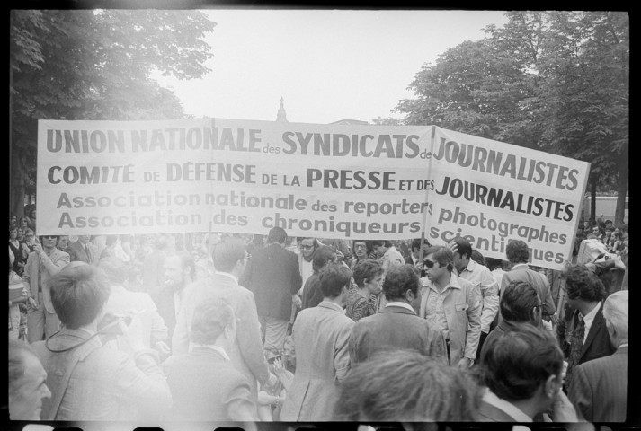Manifestation des journalistes. Manifestation du MLF