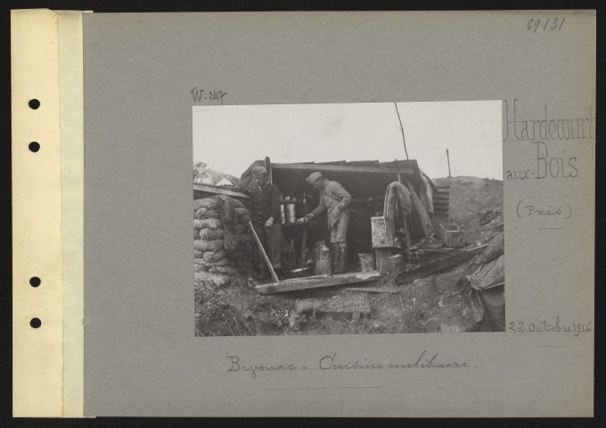 Hardecourt-aux-Bois (près). Bivouac : cuisine militaire