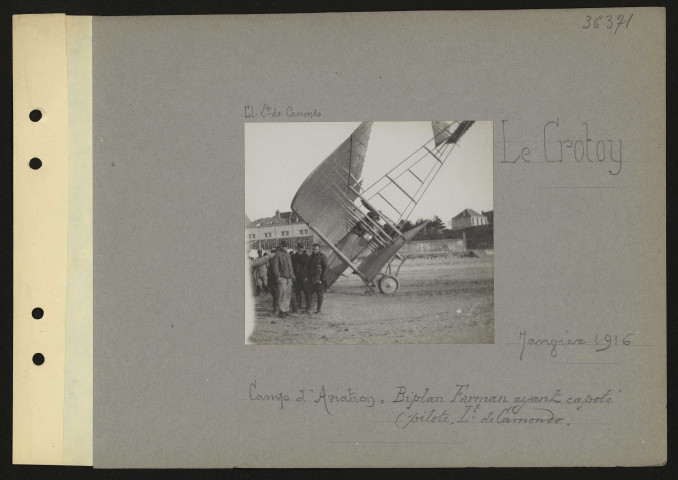 Le Crotoy. Camp d'aviation : biplan Farman ayant capoté (pilote, lieutenant de Camondo)