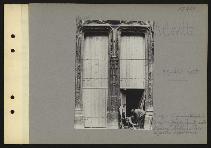 Abbeville. Service d'évacuation des œuvres d'art du front nord. Eglise Saint-Vulfran : pose de portes provisoires